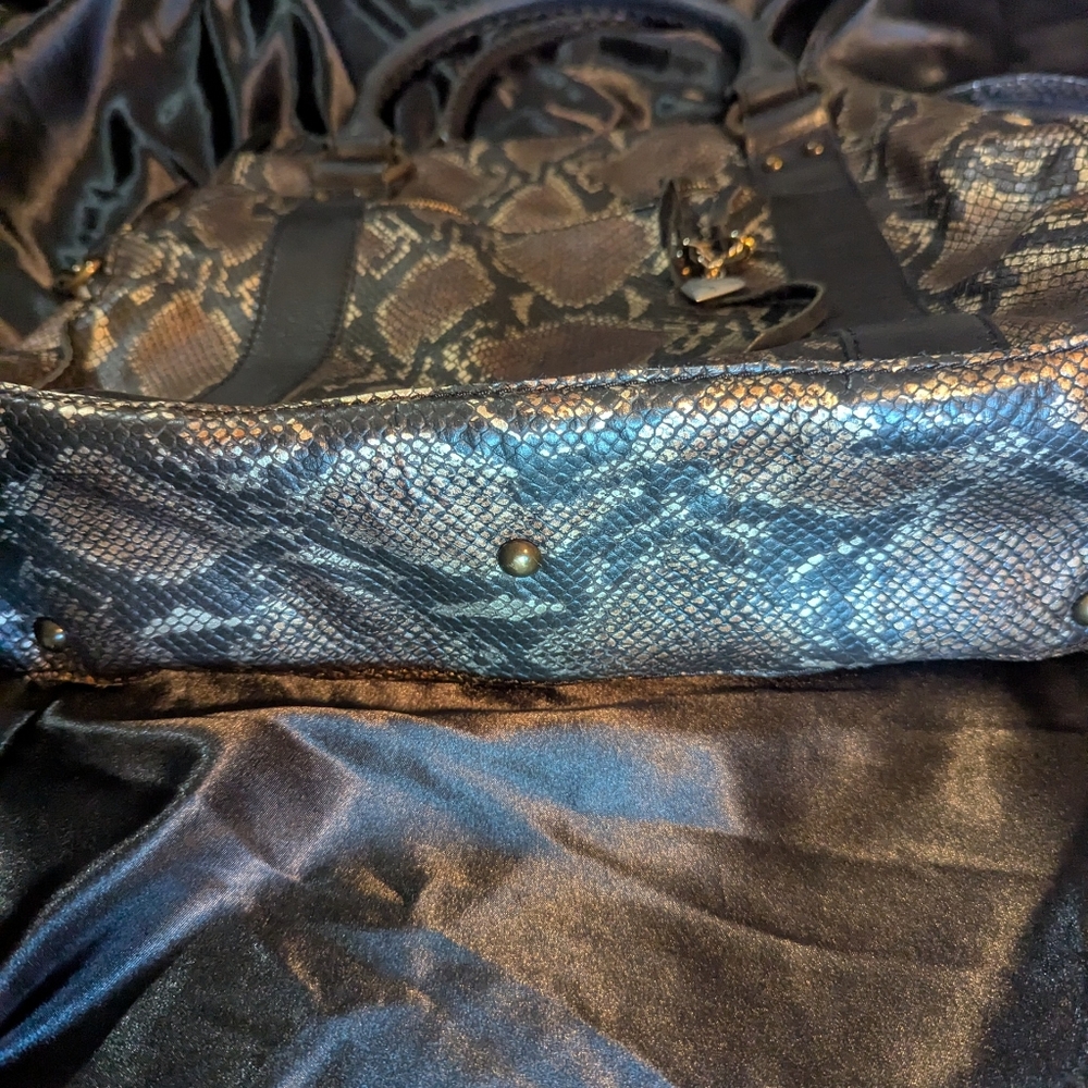 Chic Snakeskin Pattern Tote Bag - image 3